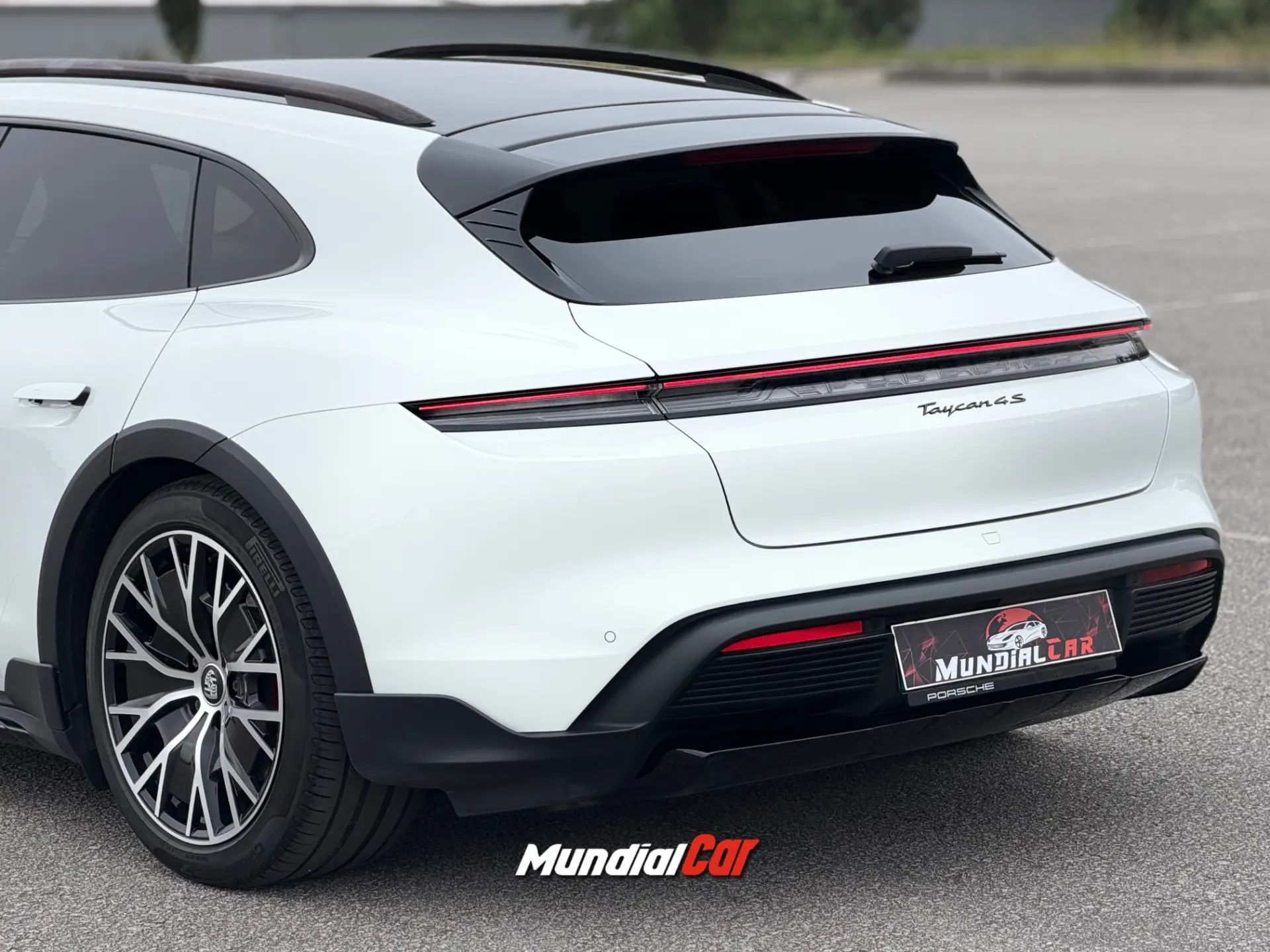 Porsche Taycan Cross Turismo 4S 32