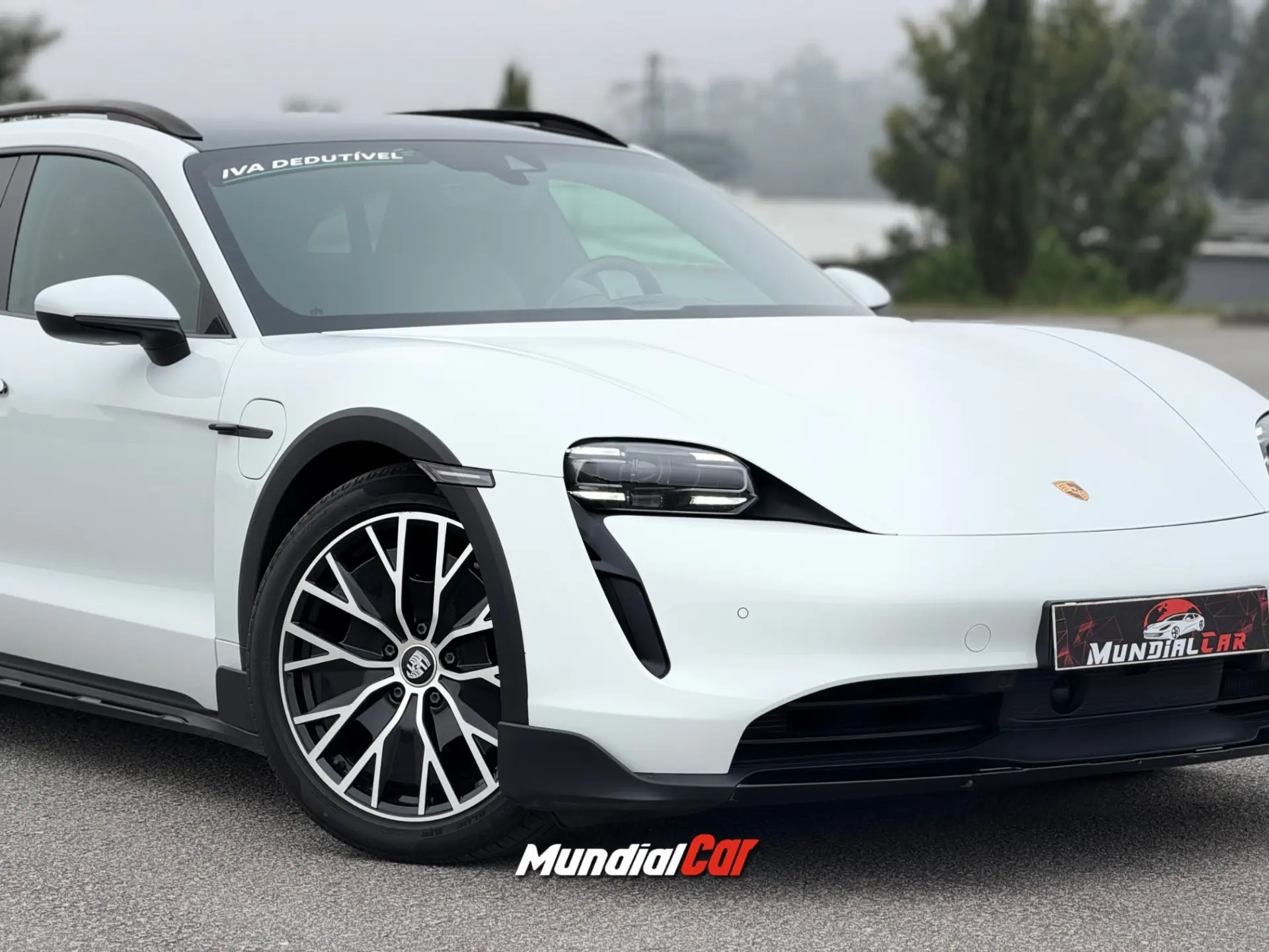 Porsche Taycan Cross Turismo 4S 33