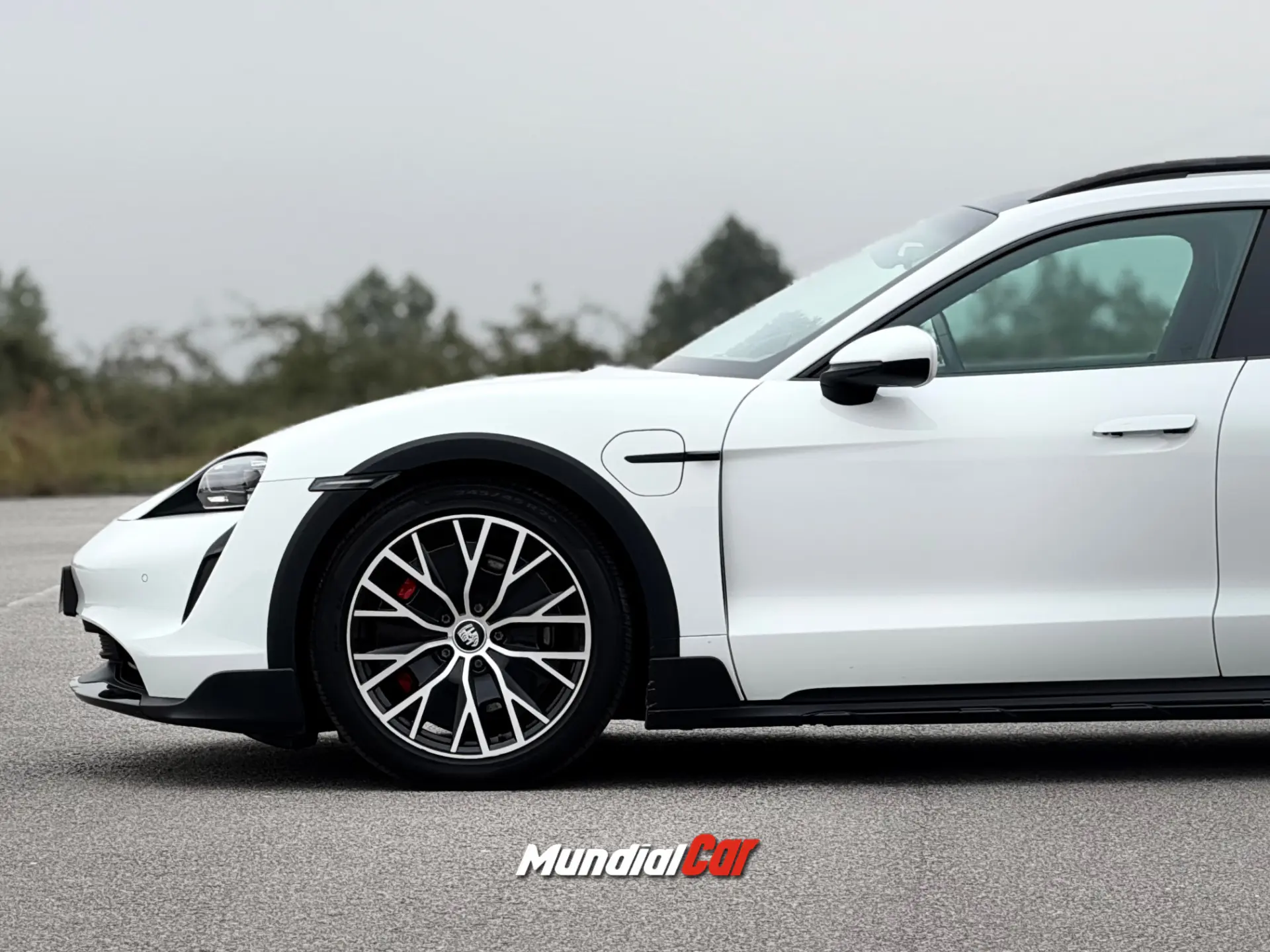 Porsche Taycan Cross Turismo 4S 17