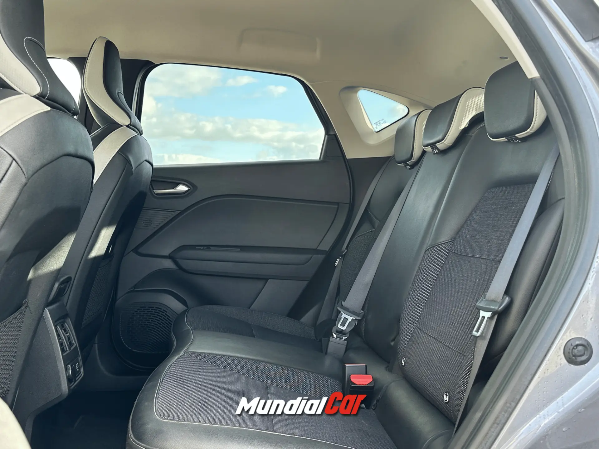Renault Captur 1.6 Hybrid E-Tech Intens 11