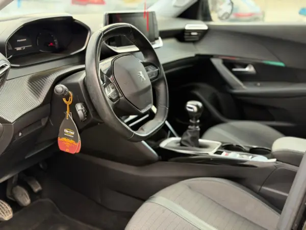 Peugeot 2008 1.5 BlueHDi Allure 5