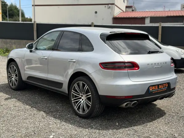 Porsche Macan S 4