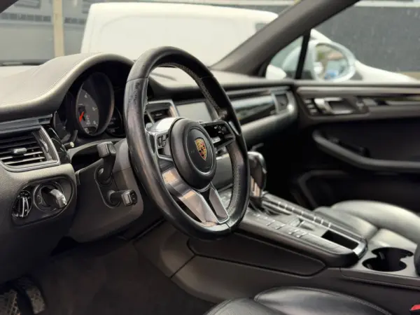 Porsche Macan S 5