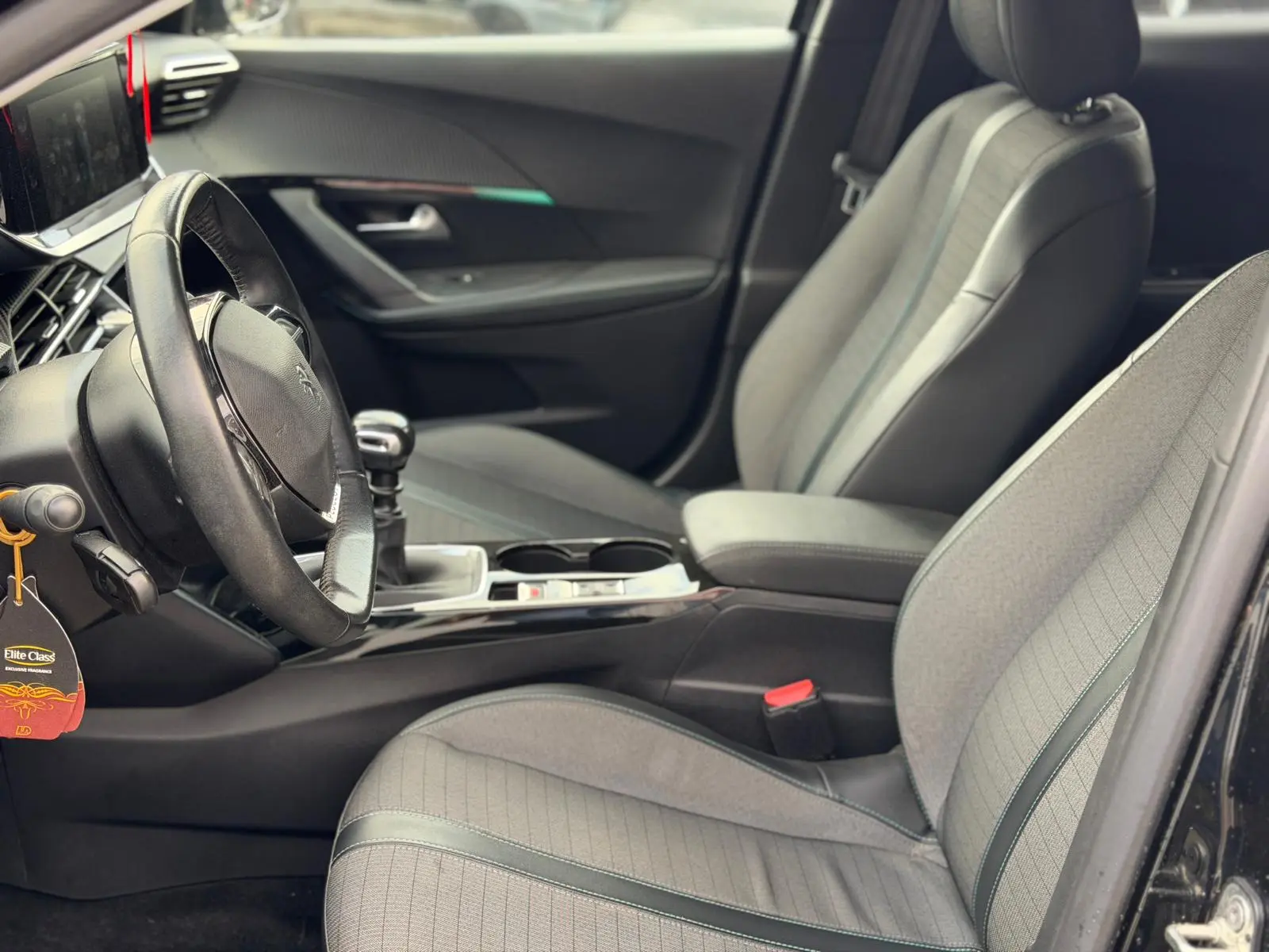 Peugeot 2008 1.5 BlueHDi Allure 6