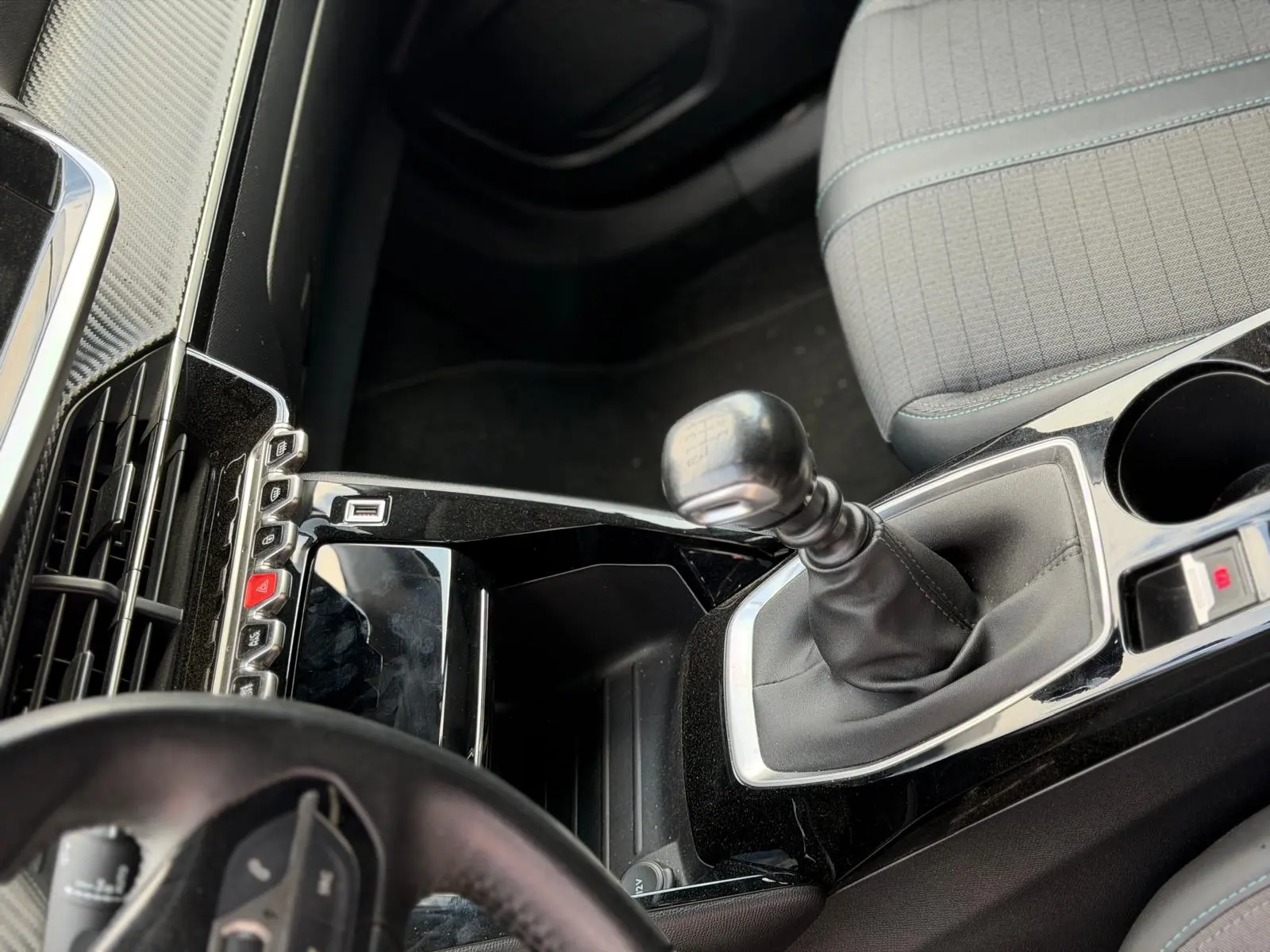 Peugeot 2008 1.5 BlueHDi Allure 7