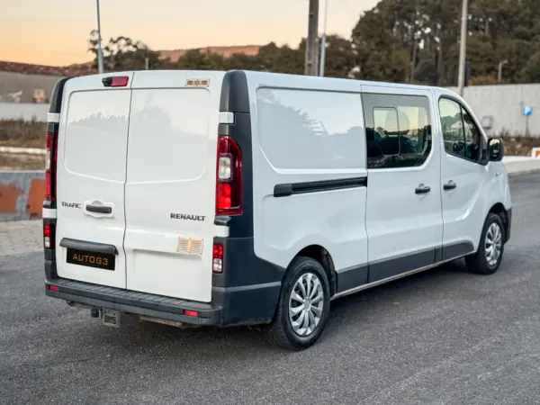 Renault Trafic 1.6 dCi L2H1 1.2T SS 8