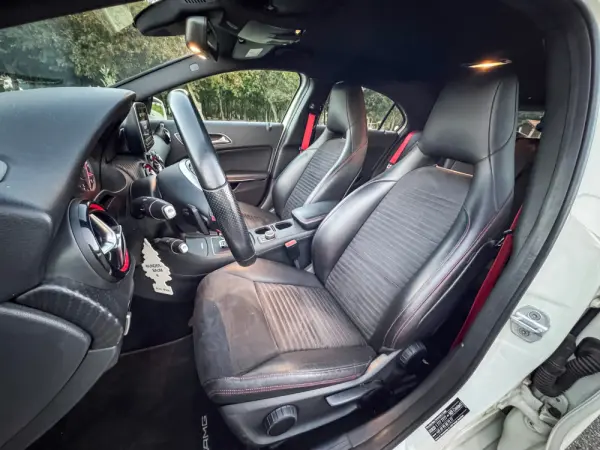 Mercedes-Benz A 45 AMG 4Matic Speedshift 7G-DCT 12
