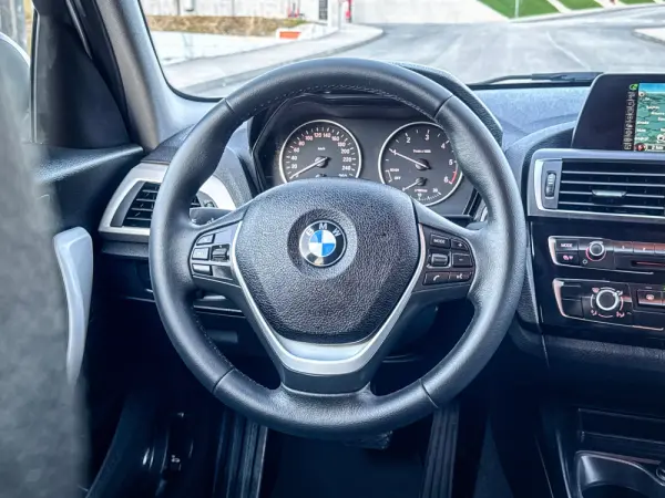 BMW 116 d Line Luxury Auto 17
