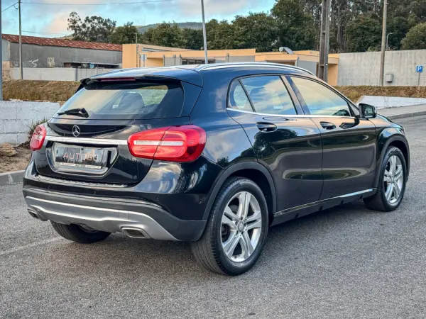 Mercedes-Benz GLA 220 d Urban 4-Matic 9