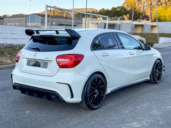 Mercedes-Benz A 45 AMG 4-Matic 10