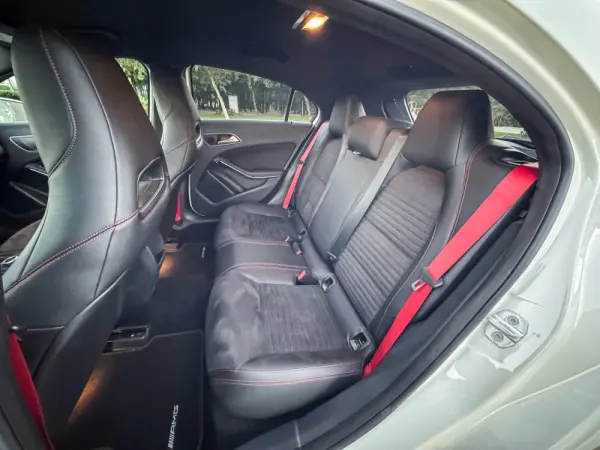 Mercedes-Benz A 45 AMG 4Matic Speedshift 7G-DCT 17