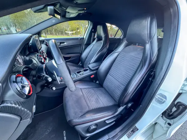 Mercedes-Benz A 45 AMG 4-Matic 14