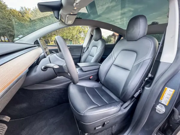 Tesla Model Y Long Range Dual Motor AWD 13