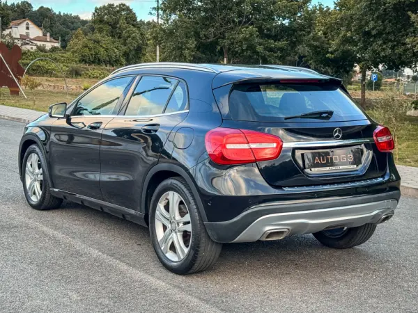 Mercedes-Benz GLA 220 d Urban 4-Matic 8