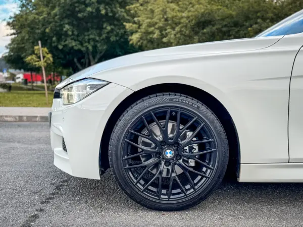 BMW 320 d Pack M Auto 5