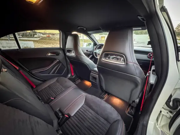 Mercedes-Benz A 45 AMG 4Matic Speedshift 7G-DCT 18