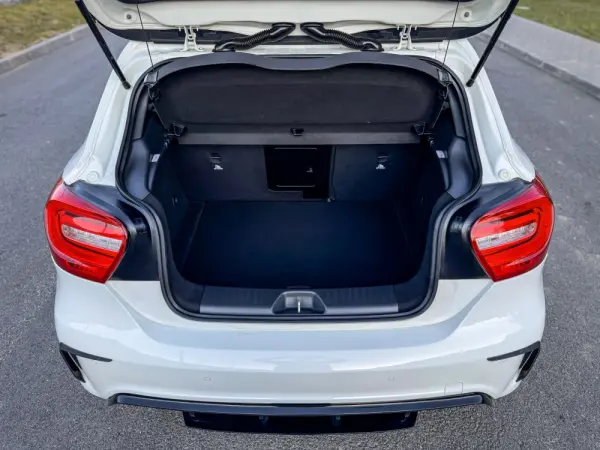 Mercedes-Benz A 45 AMG 4-Matic 12