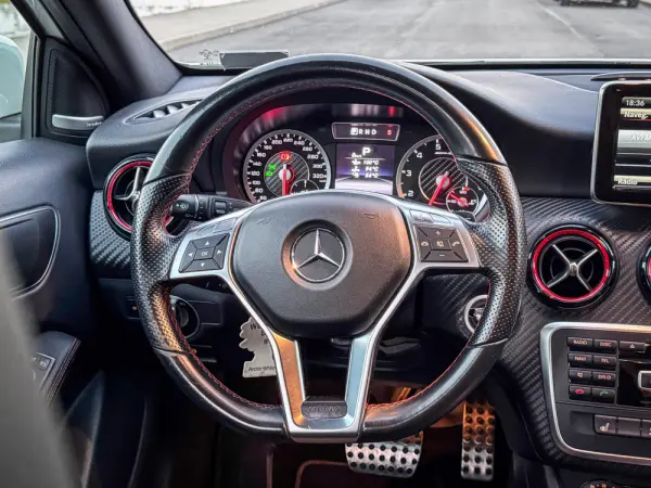 Mercedes-Benz A 45 AMG 4Matic Speedshift 7G-DCT 20