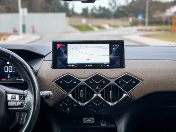 DS DS3 Crossback 1.2 PureTech Roofs of Paris 18