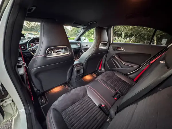 Mercedes-Benz A 45 AMG 4Matic Speedshift 7G-DCT 19