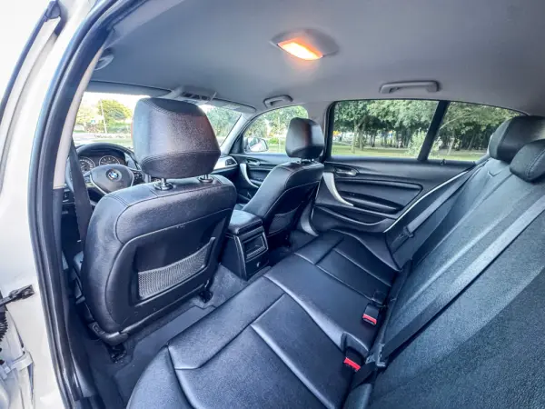 BMW 116 d Line Luxury Auto 23