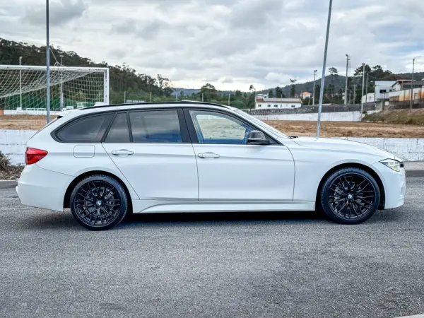 BMW 320 d Pack M Auto 7