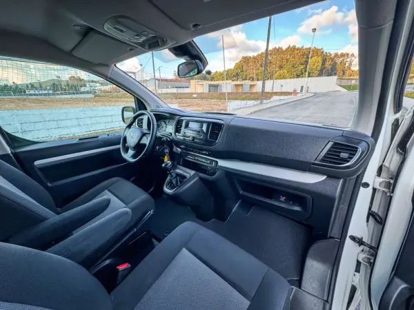 Toyota Proace Verso Outro 15