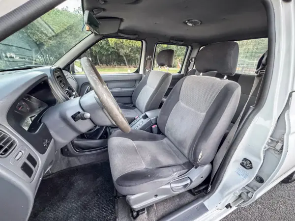 Nissan Pick Up 2.5 DDTi CD Comfort 2WD 12