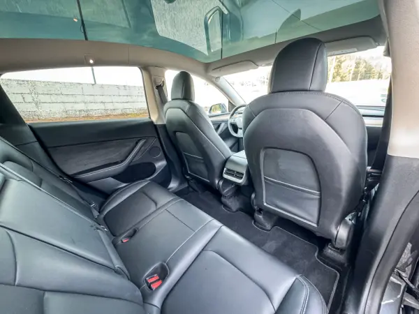 Tesla Model Y Long Range Dual Motor AWD 21