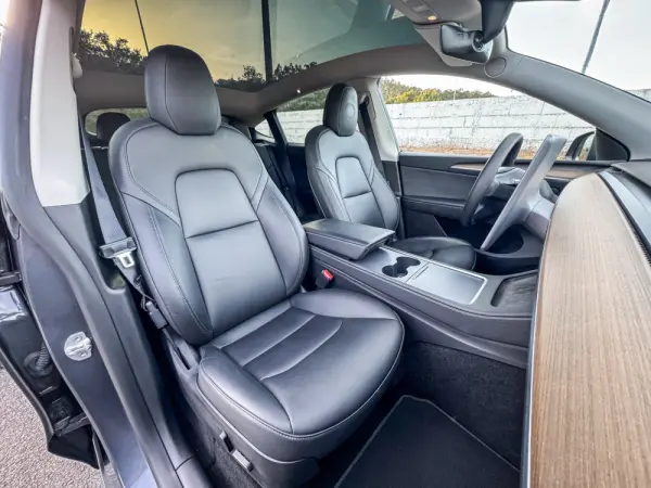 Tesla Model Y Long Range Dual Motor AWD 14