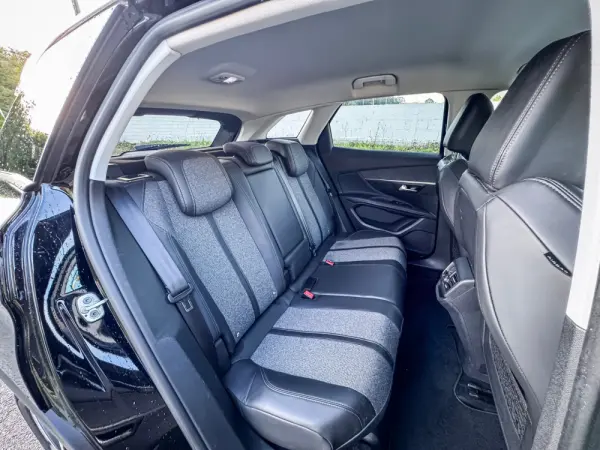 Peugeot 3008 1.5 BlueHDi Allure Pack 18