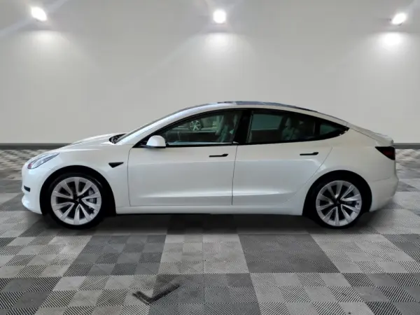 Tesla Model 3 Standard Range Plus RWD 3