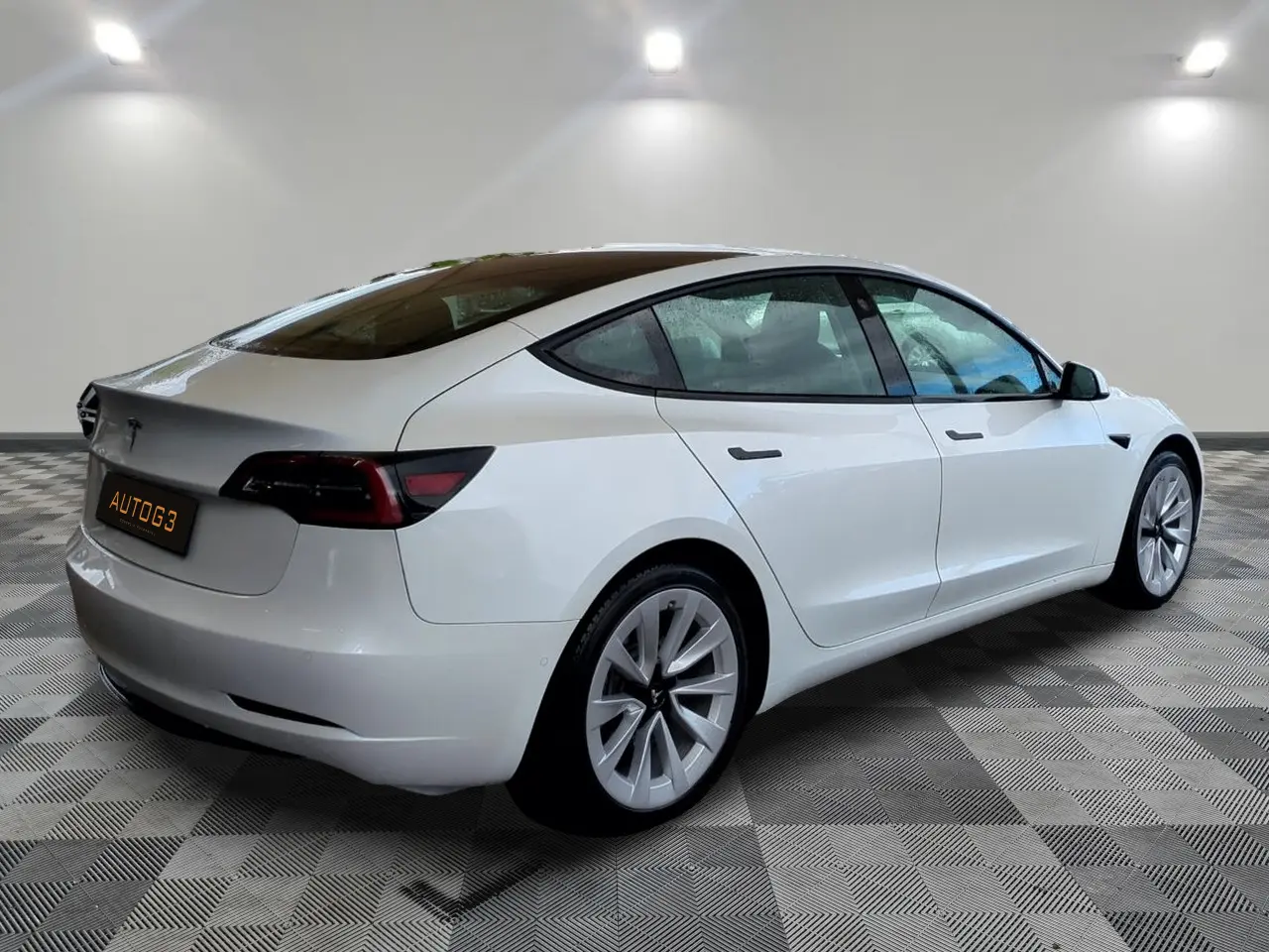 Tesla Model 3 Standard Range Plus RWD 4