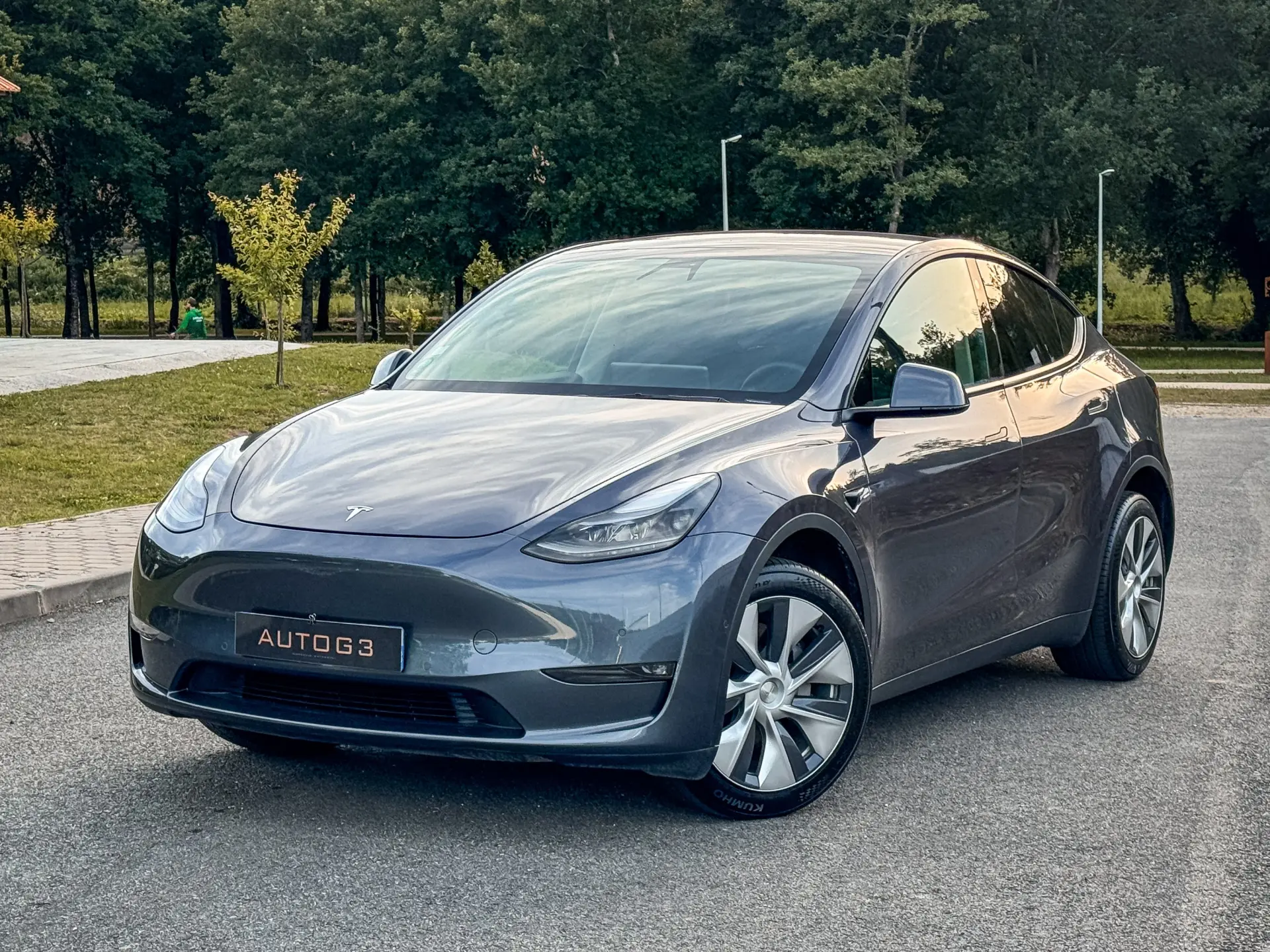 Tesla Model Y Long Range Dual Motor AWD 1