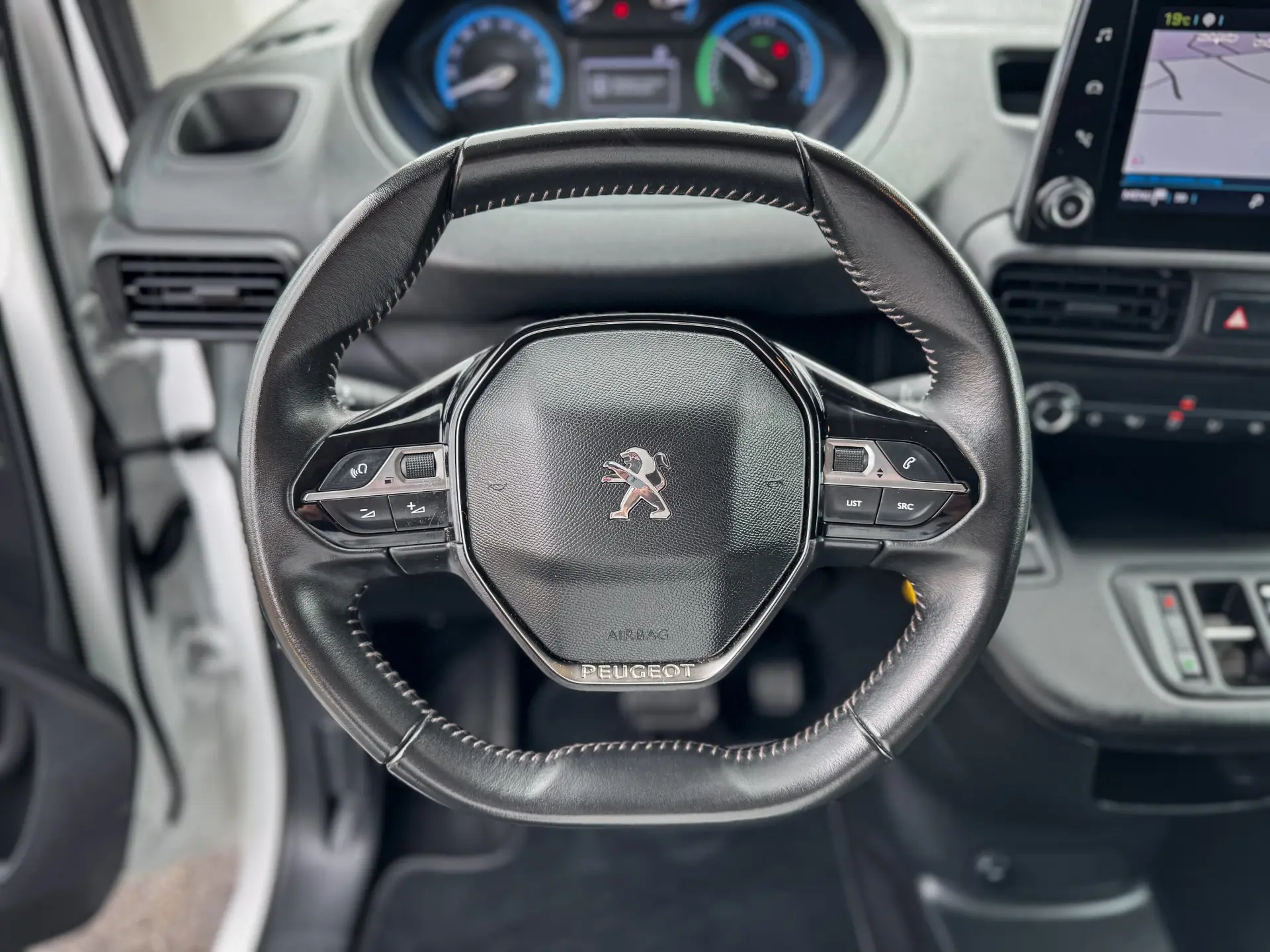 Peugeot e-Partner L2 FlexCab (50kWh) Pro 17