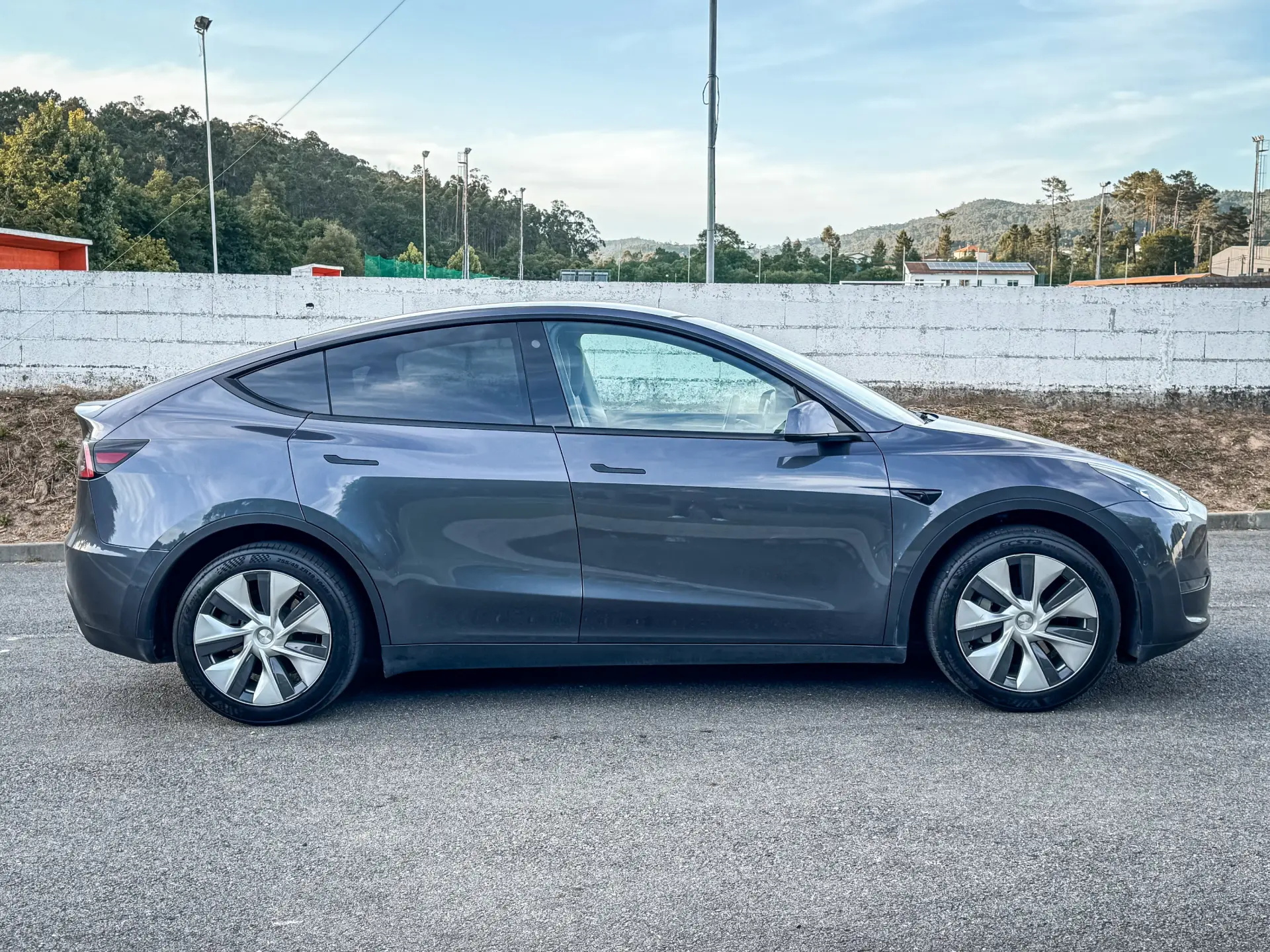 Tesla Model Y Long Range Dual Motor AWD 7