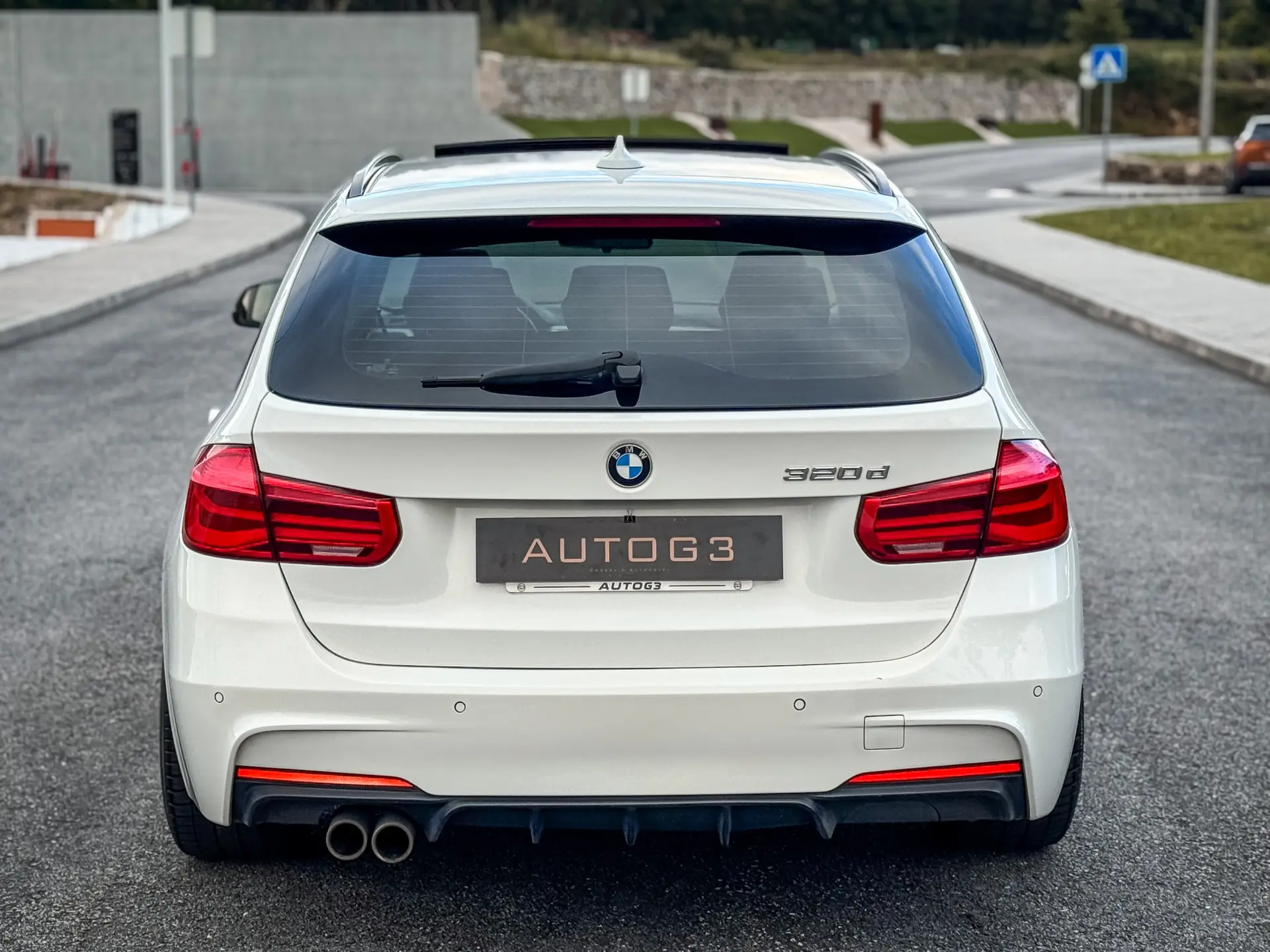BMW 320 d Pack M Auto 10