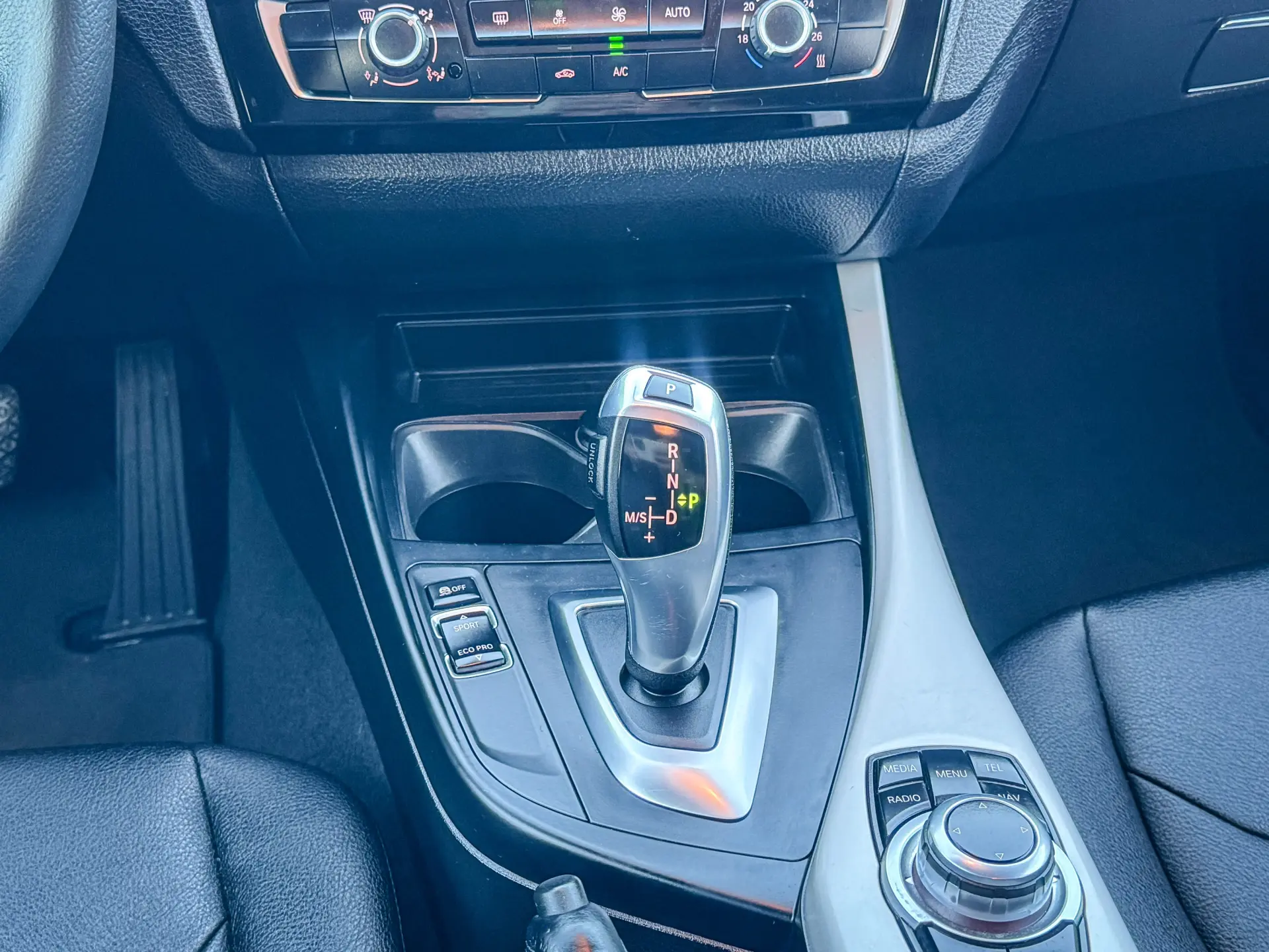 BMW 116 d Line Luxury Auto 19