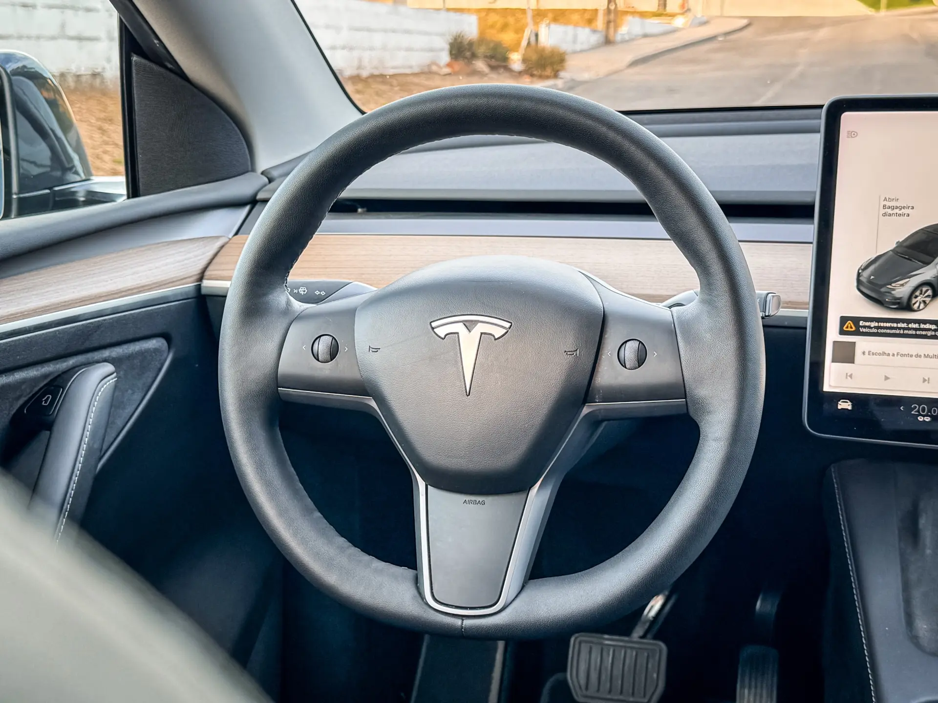 Tesla Model Y Long Range Dual Motor AWD 17