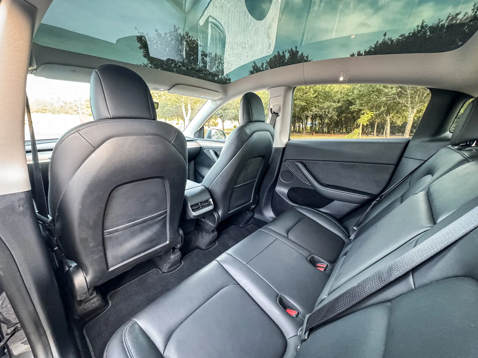Tesla Model Y Long Range Dual Motor AWD 22