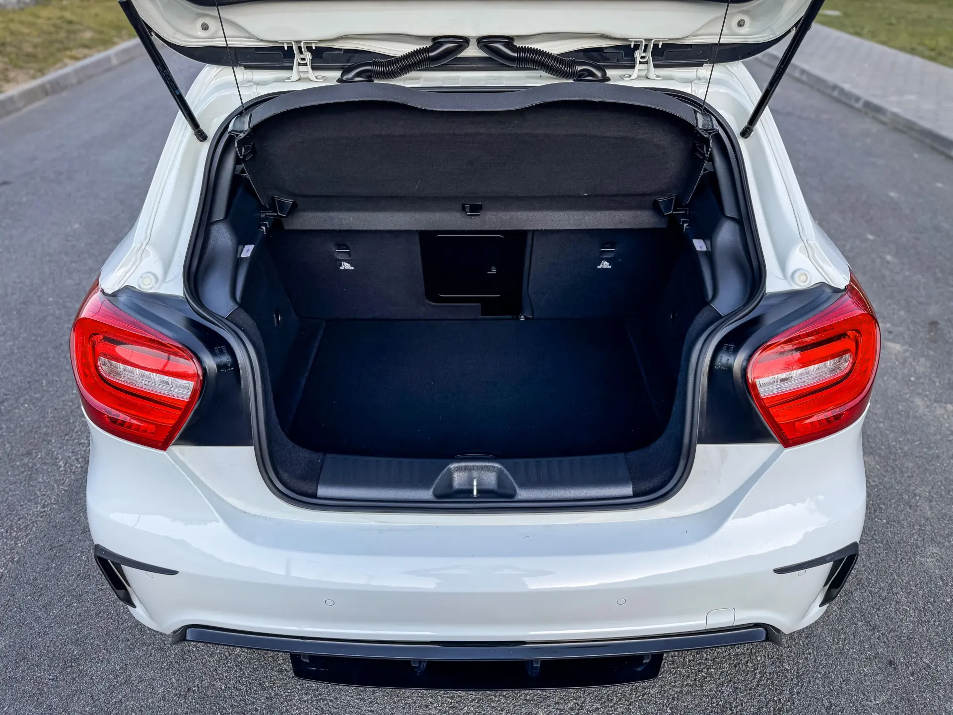 Mercedes-Benz A 45 AMG 4-Matic 12