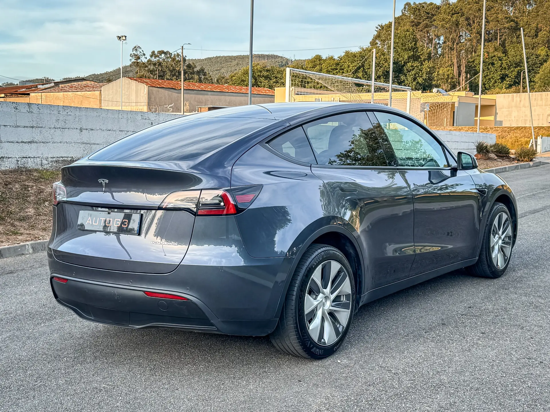 Tesla Model Y Long Range Dual Motor AWD 9