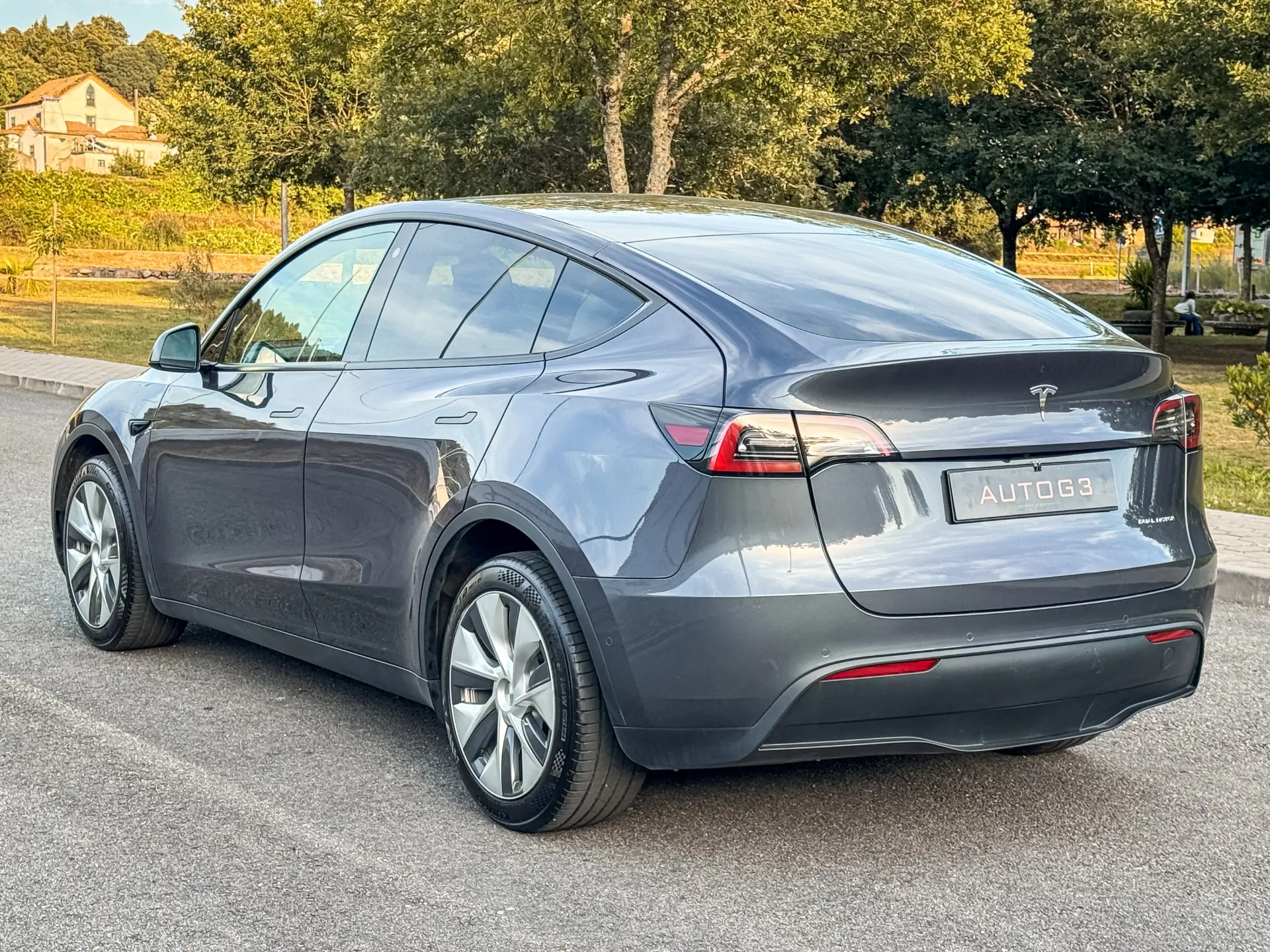 Tesla Model Y Long Range Dual Motor AWD 8