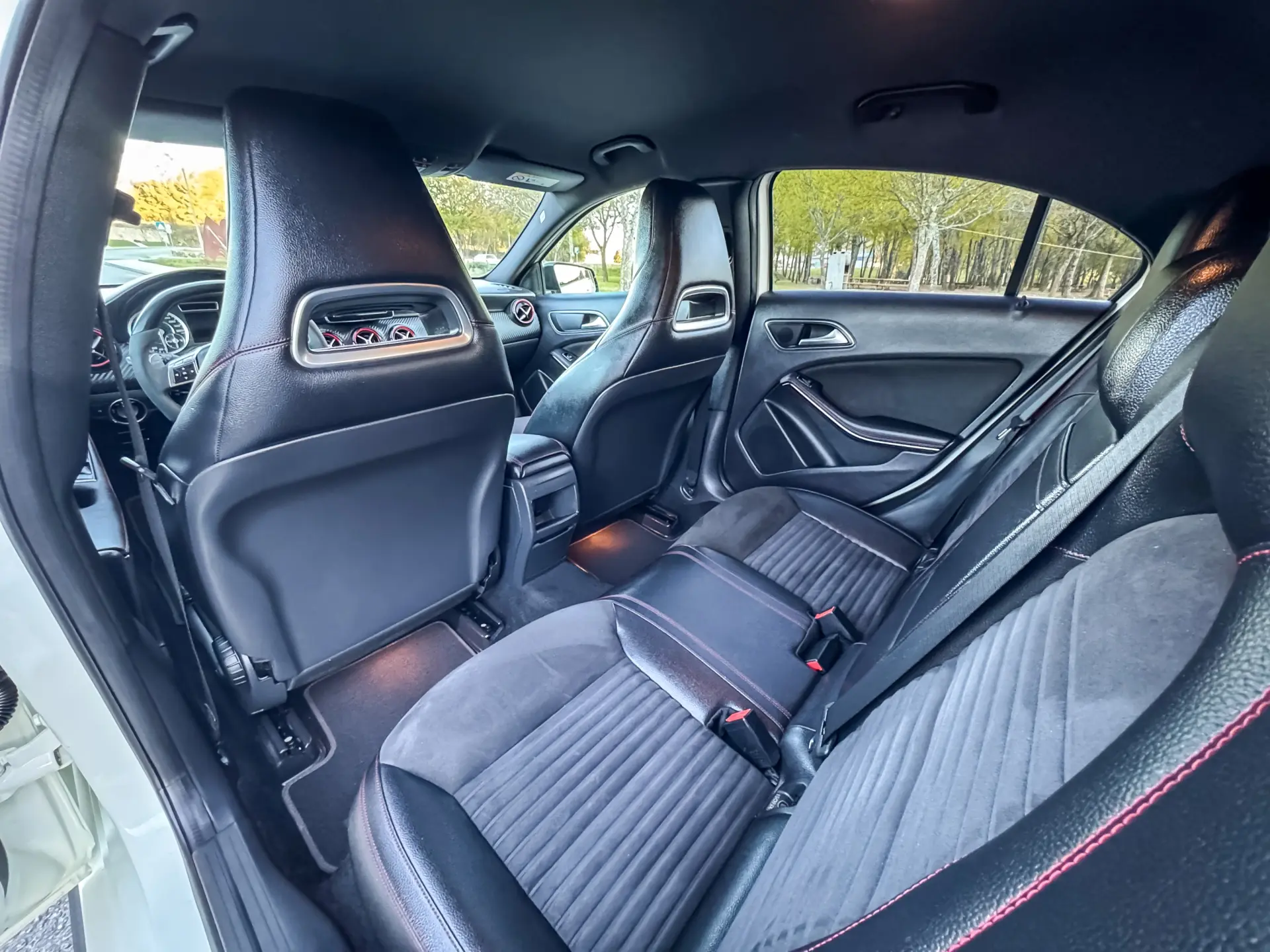 Mercedes-Benz A 45 AMG 4-Matic 23
