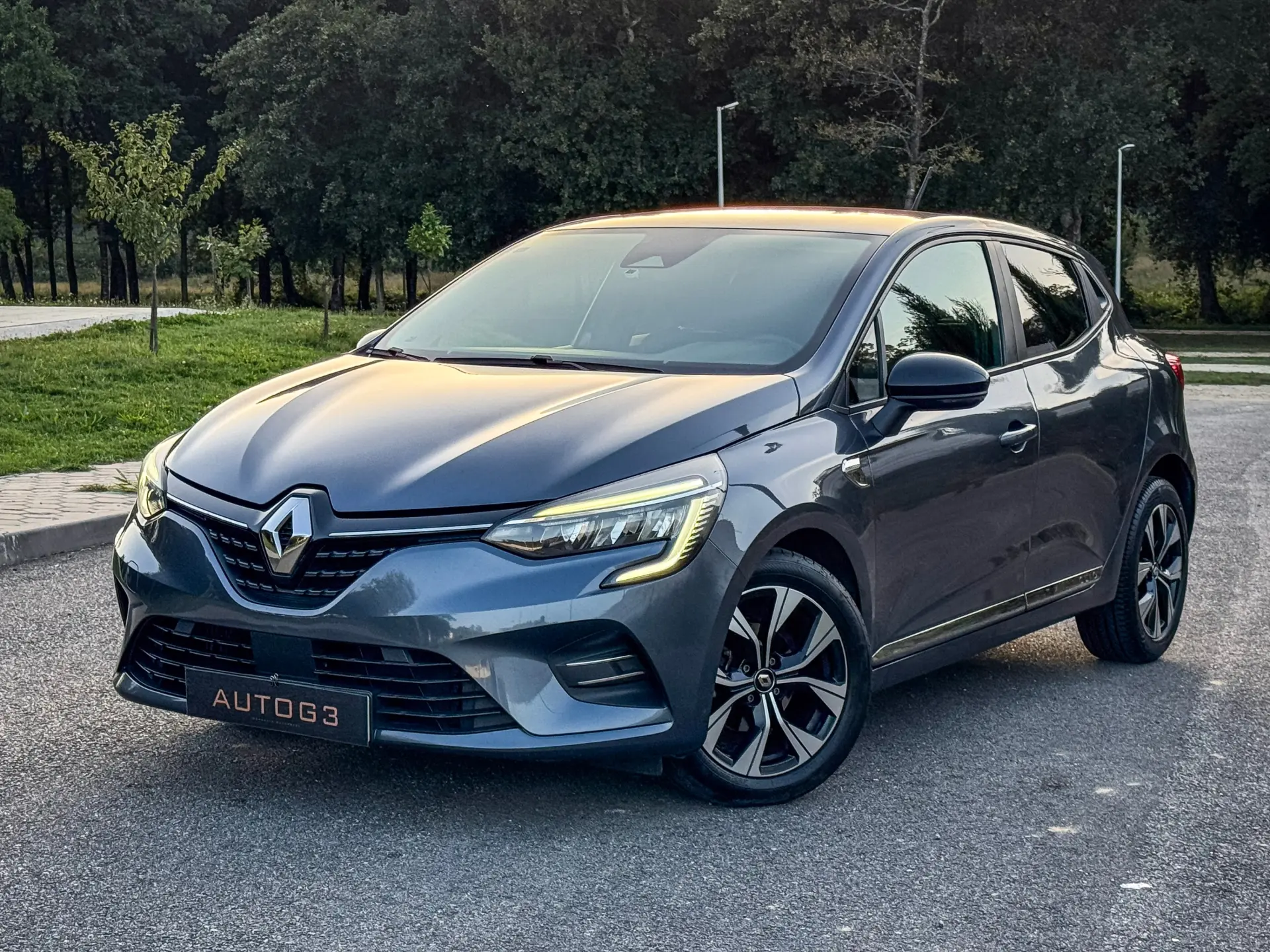 Renault Clio 1.0 TCe Intens Bi-Fuel 1