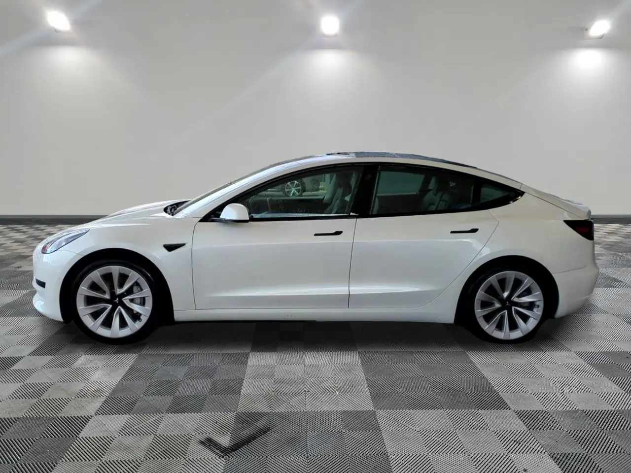 Tesla Model 3 Standard Range Plus RWD 3