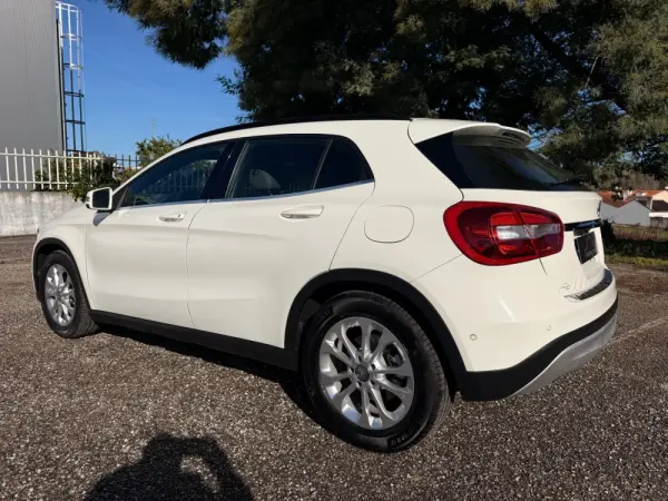 Mercedes-Benz GLA 180 d SENSATION 2