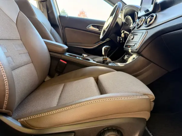 Mercedes-Benz GLA 180 d SENSATION 13