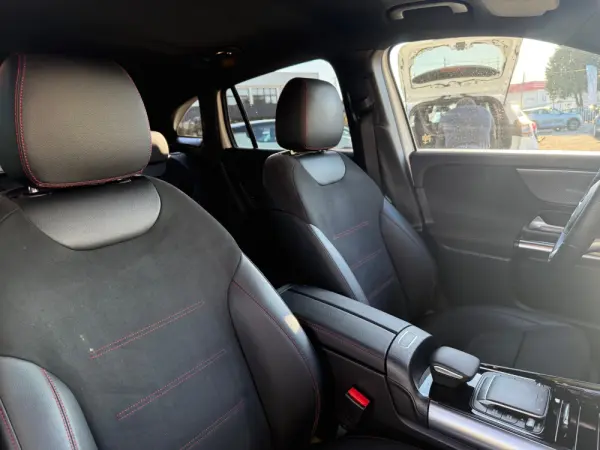 Mercedes-Benz GLA 250 e AMG Line 10