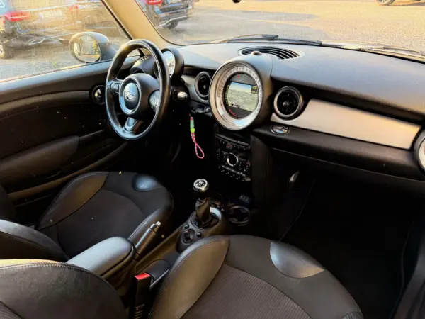 MINI 3 Portas Cooper D 6